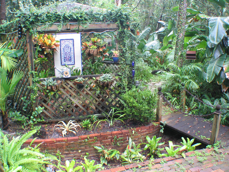 Gazebo Garden interior angle